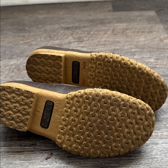 Like new women’s LL Bean duck shoes. Brown and tan. Size 7.5 - Picture 3 of 3